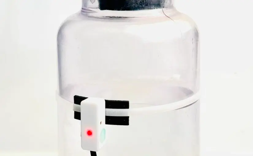 Non-contact liquid level sensor